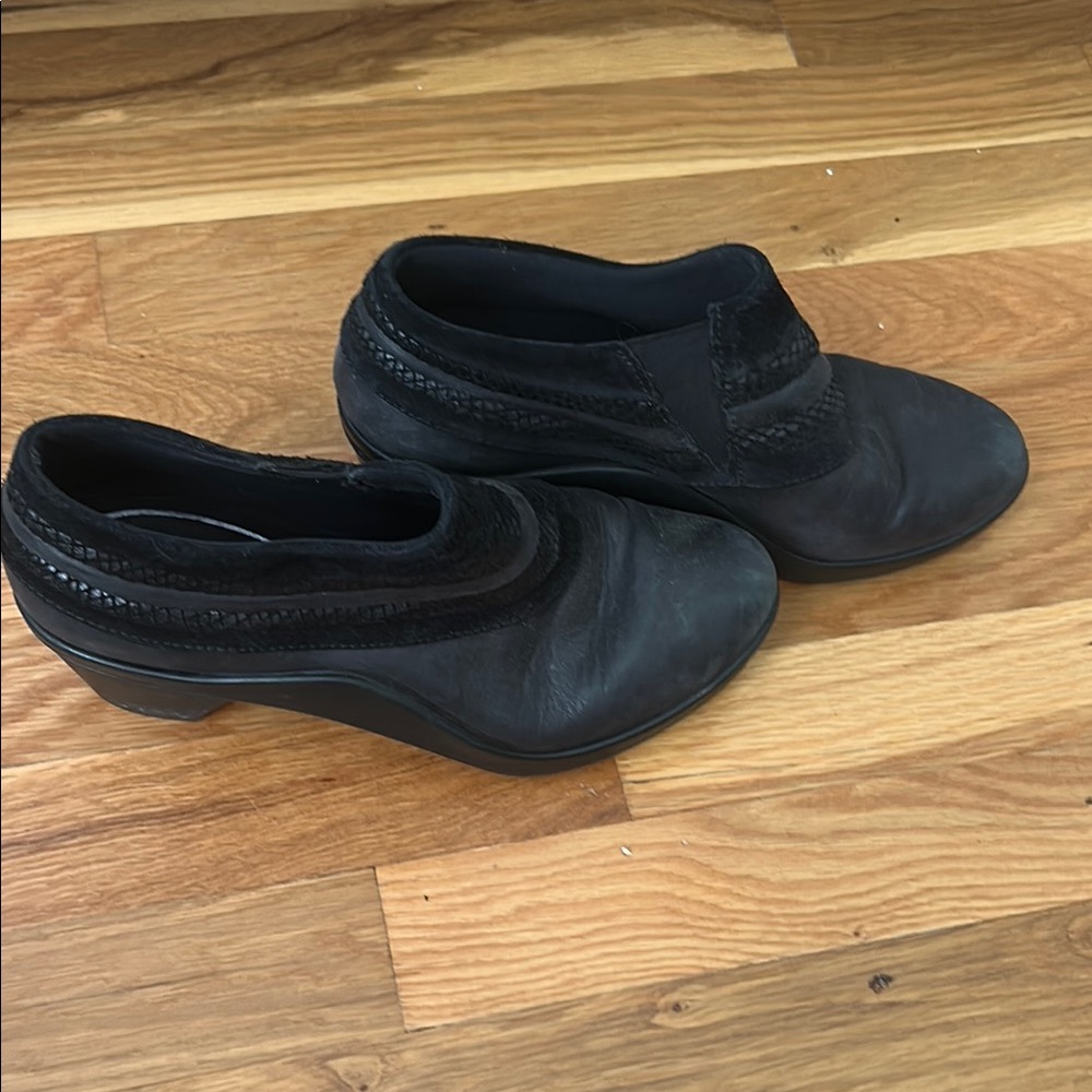 Romika Black Flats with Flexible Design